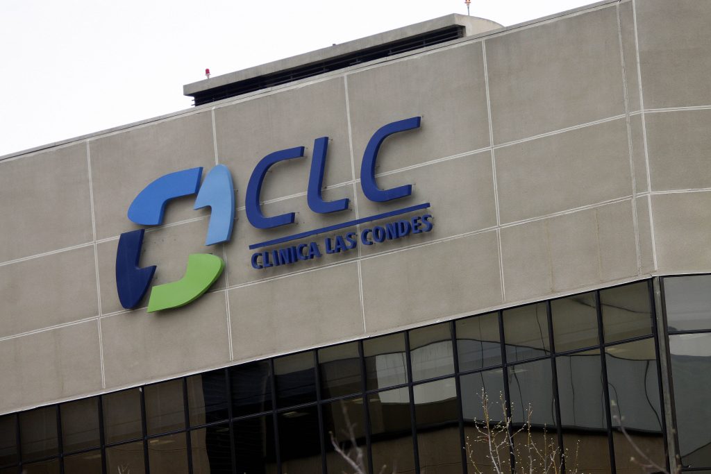Médico despedido de la Clínica Las Condes por acusación de abuso rechazo “categóricamente” la denuncia