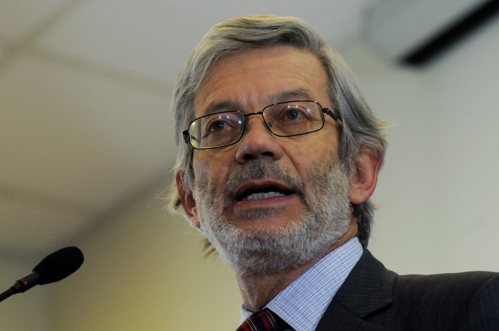 Juan Andrés Fontaine: “Hemos sumado las promesas de Guillier y el costo es cuatro veces lo que él ha señalado”