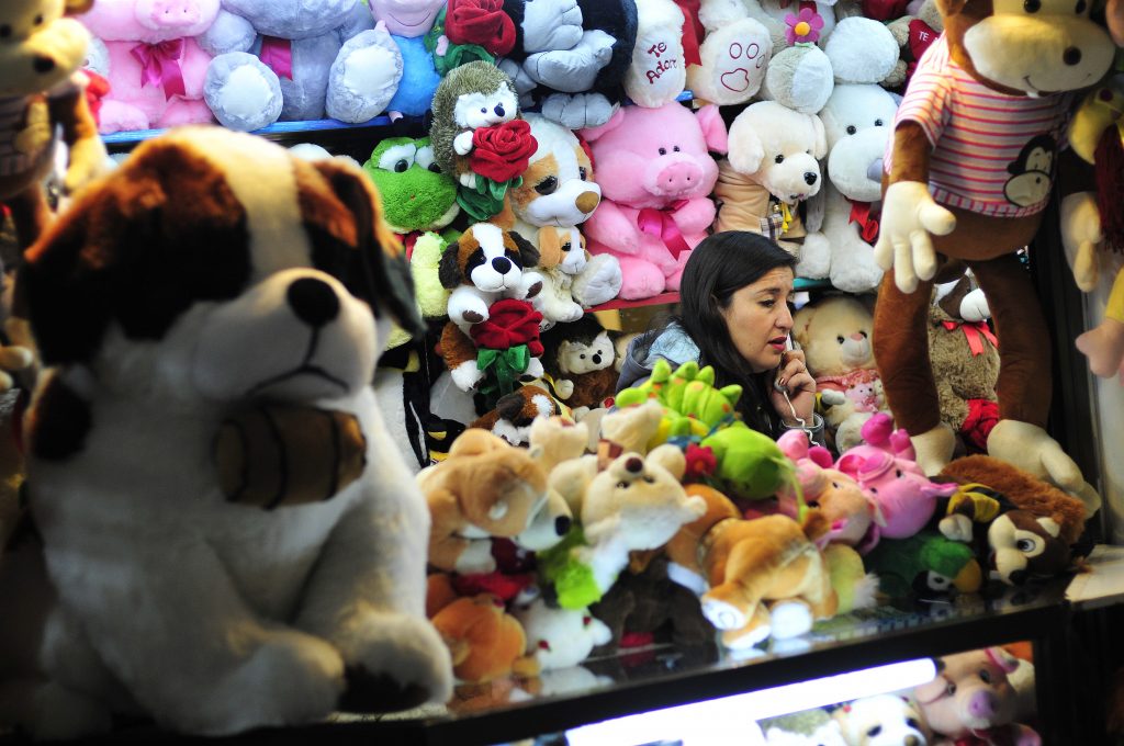 “Dona el regalo de tu ex”, la singular campaña navideña de un supermercado paraguayo