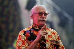 Patch Adams zanja polémica sobre apoyo a Sebastián Piñera con un video