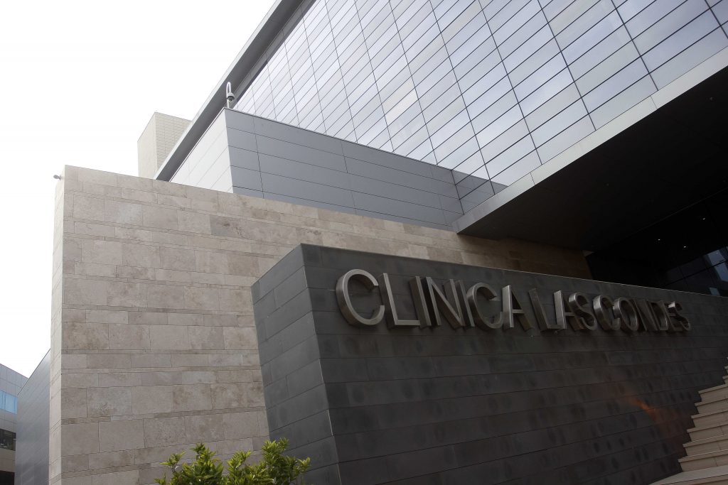 Jefe de oncología de la Clínica Las Condes es desvinculado por acusación de abuso sexual