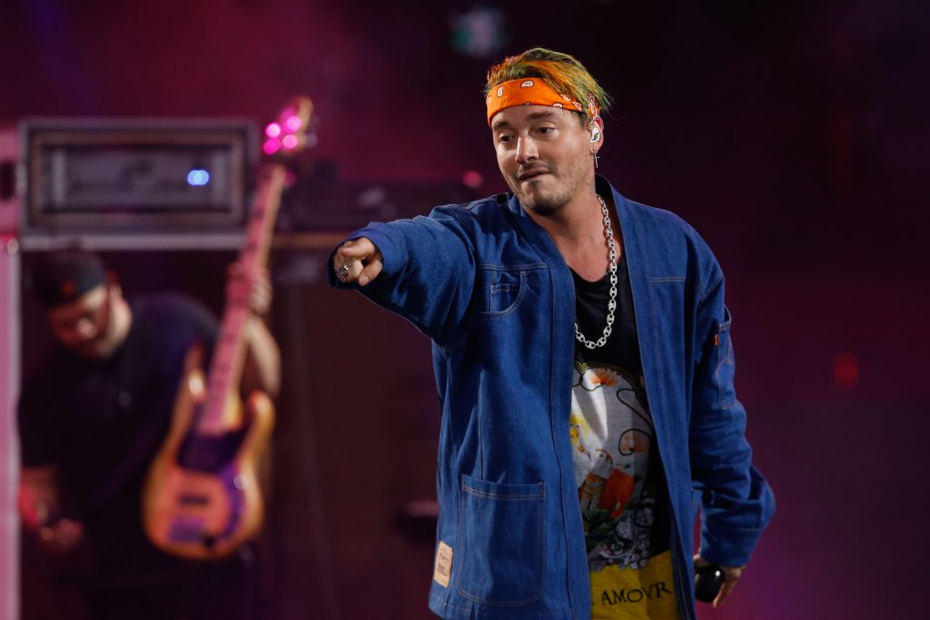 J Balvin presentó a su “terrorífica” novia en redes sociales
