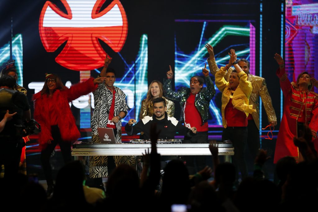 VIDEO | Maximiliano, el joven DJ que prendió al Teatro Teletón