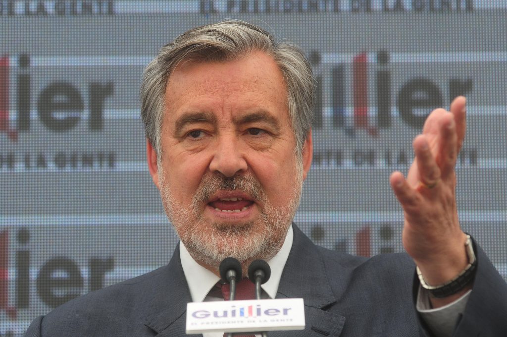 Guillier criticó a Piñera por no disculparse por la acusación de votos marcados: “Instalar la duda es grave”
