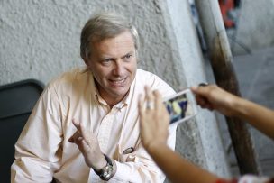 José Antonio Kast transmite en vivo el conteo de votos en la mesa en que es apoderado