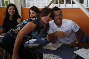 Más fotos que votos: Así fue la jornada de Esteban Paredes como vocal de mesa