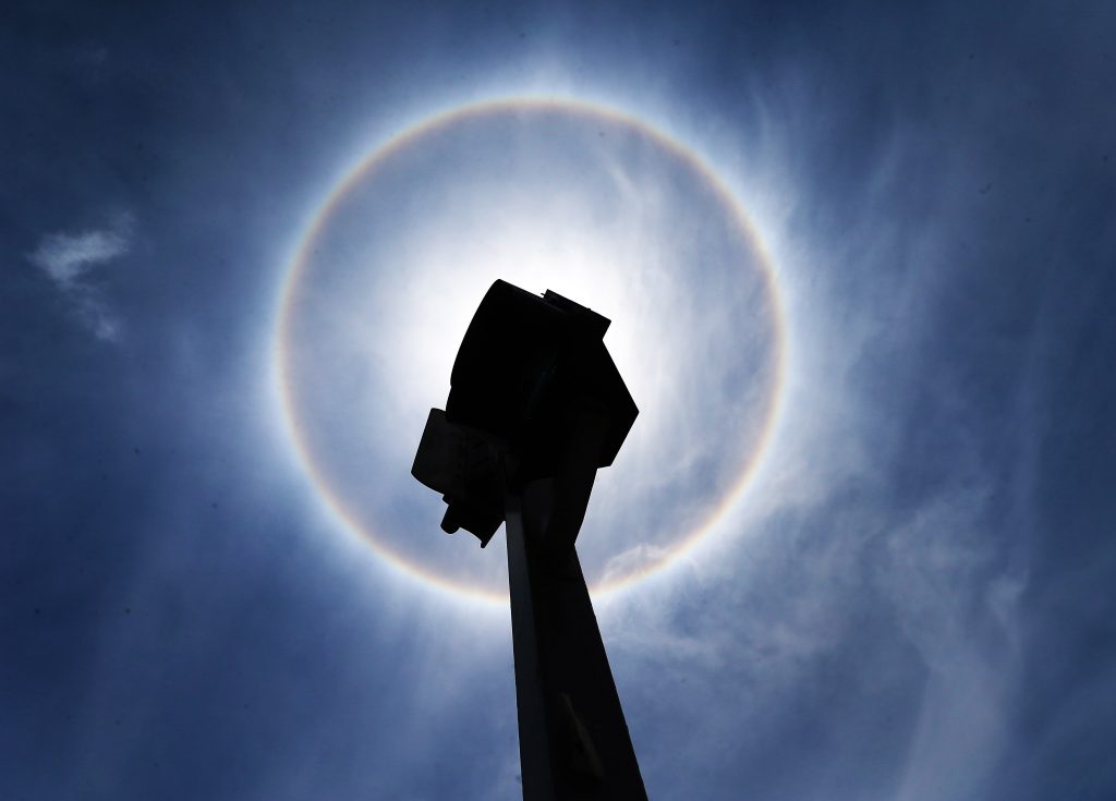Halo solar, el extraño círculo de colores que hay en el sol