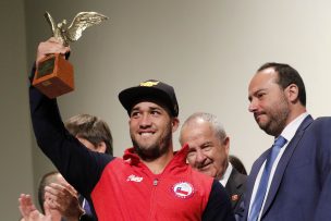 Claudio Bravo felicitó a Arley por su premio: 