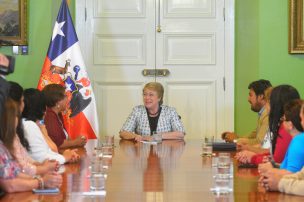 Bachelet se reunió con dirigentes del campamento Manuel Bustos de Viña del Mar