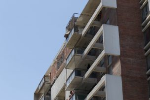 Carabinero falleció tras caer desde el piso 11 de su edificio en Estación Central