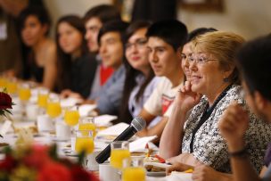 Presidenta Bachelet desayunó con puntajes nacionales de la PSU