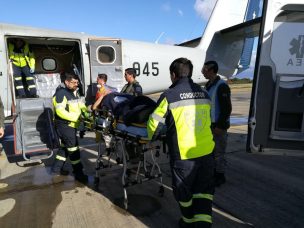 Fuerza Aérea rescata a 4 adultos y un niño en Chaitén