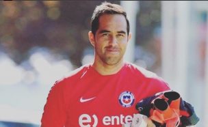 Claudio Bravo sacó carcajadas con divertida fotografía junto a su hijo