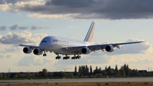 Avión de Air France aterriza de emergencia en Paraguay, sin víctimas