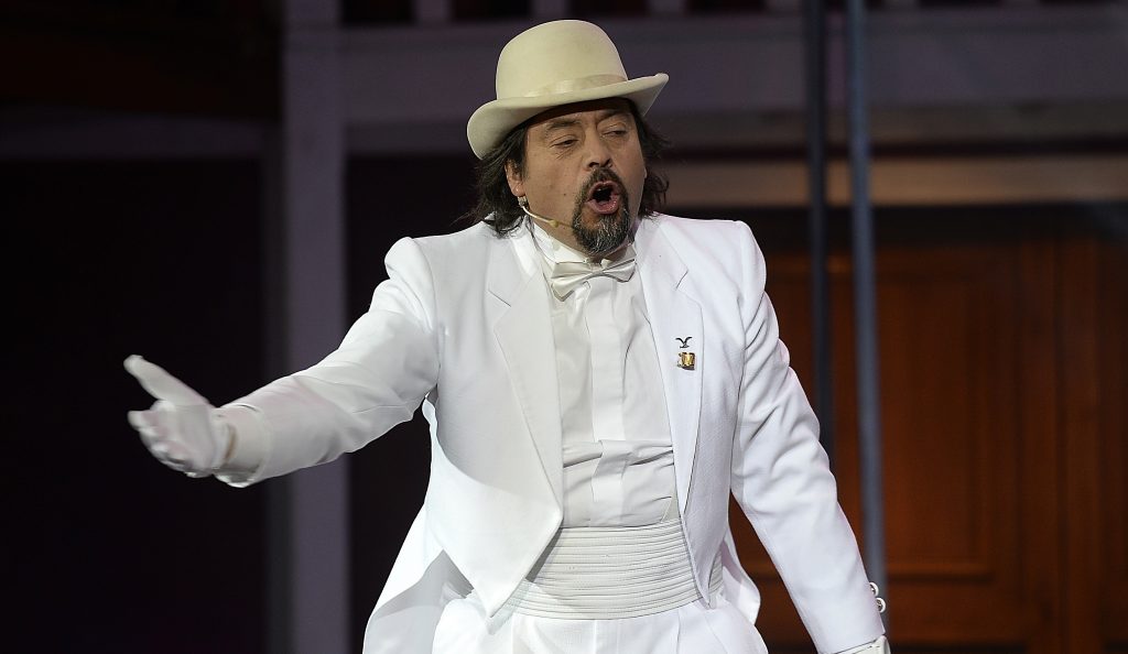 ¡Hasta él se aburrió! Canal 13 de nuevo emite rutina de Bombo Fica y el comediante reaccionó