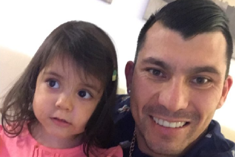Gary Medel se convierte en príncipe… para su hija Alessandra