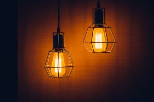 Mujer de EE.UU. debía más de 28 mil millones de dólares en luz