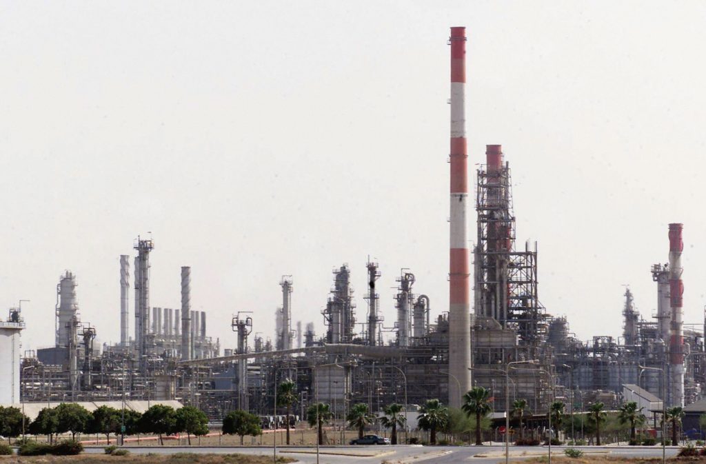Precios del petróleo suben a pocos días de la reunión de la OPEP