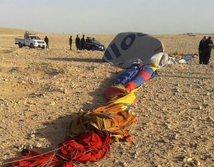 Un muerto y 12 heridos al estrellarse un globo aerostático con turistas en Egipto