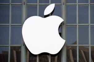 Italia multa con 20 millones de euros a Google y Apple por 