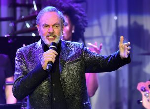 Neil Diamond reveló que padece de parkinson y anunció su retiro de los escenarios