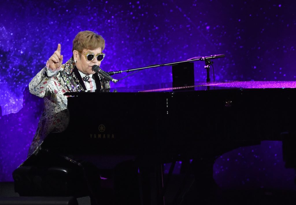Elton John anunció su retiro de los escenarios