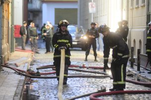 Incendio afecta a bodegas en la comuna de Quilicura
