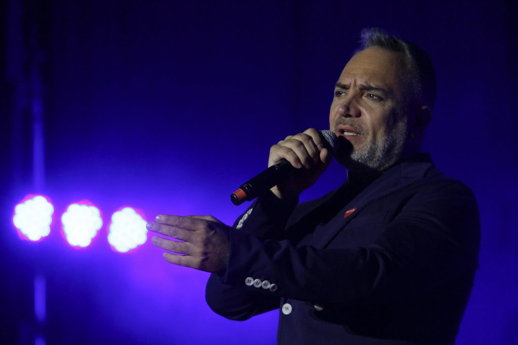 “De tal palo, tal astilla”: Luis Jara cantó junto a su hijo menor y es todo un éxito en las redes