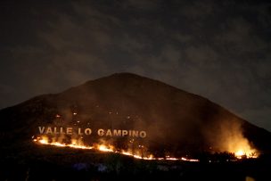 Incendio afectó ladera del cerro Renca en pleno show de fuegos artificiales