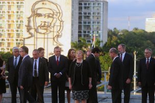 Bachelet sostuvo encuentro con Raúl Castro en polémica gira a Cuba