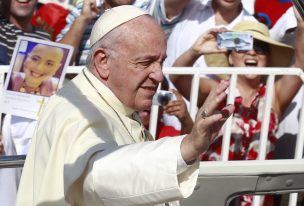 Papa Francisco le envió un regalo a la carabinero que se cayó de su caballo