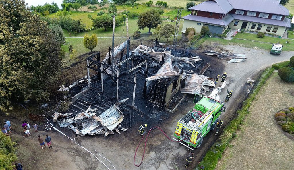 Incendio destruyó una iglesia en Calafquén