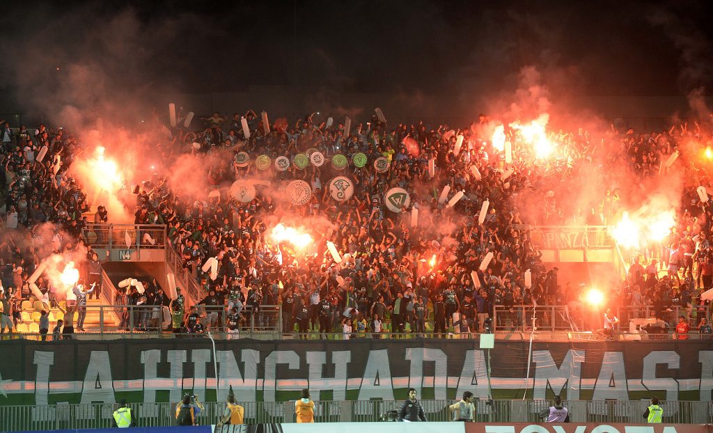 Incidentes entre hinchas y Carabineros marcaron el debut de Santiago Wanderers en Copa Libertadores