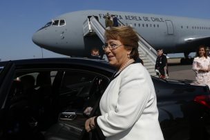 Presidenta inicia polémica visita a Cuba: hoy se reunirá con intelectuales