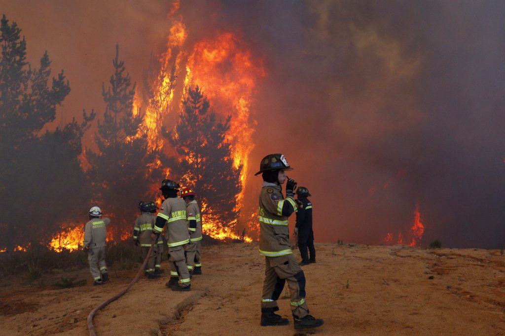 Alerta roja en Portezuelo por incendio forestal que arrasa 40 hectáreas