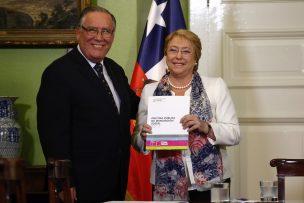 Ministro entregó a la Presidenta el Plan Nacional de Reinserción Social