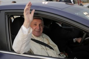 Papa rezó junto a tumba del obispo de los pobres en parroquia San Luis Beltrán