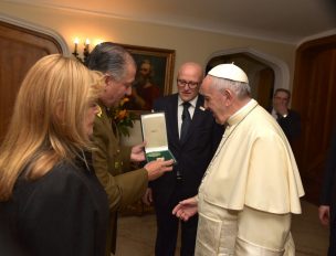 Papa Francisco agradeció al general Villalobos el despliegue de Carabineros