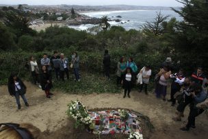 Nicanor Parra quedó mirando al mar en el patio de su casa, tal como fue su deseo