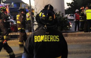 Bomberos trabajó en el rescate de un hombre que cayó a un foso de ocho metros