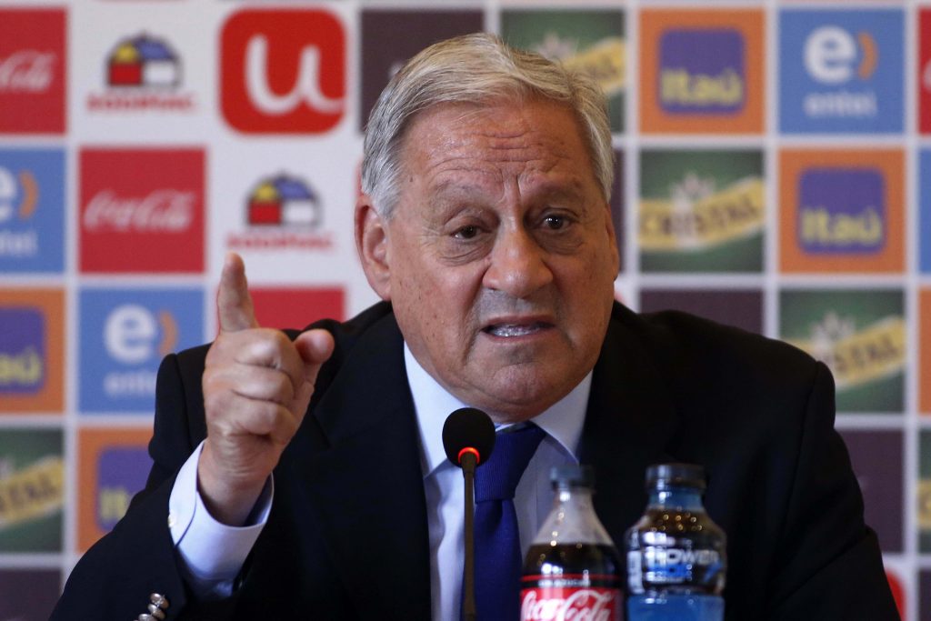 “Bielsa se contactó conmigo para decirme que no estaba disponible en la Roja”