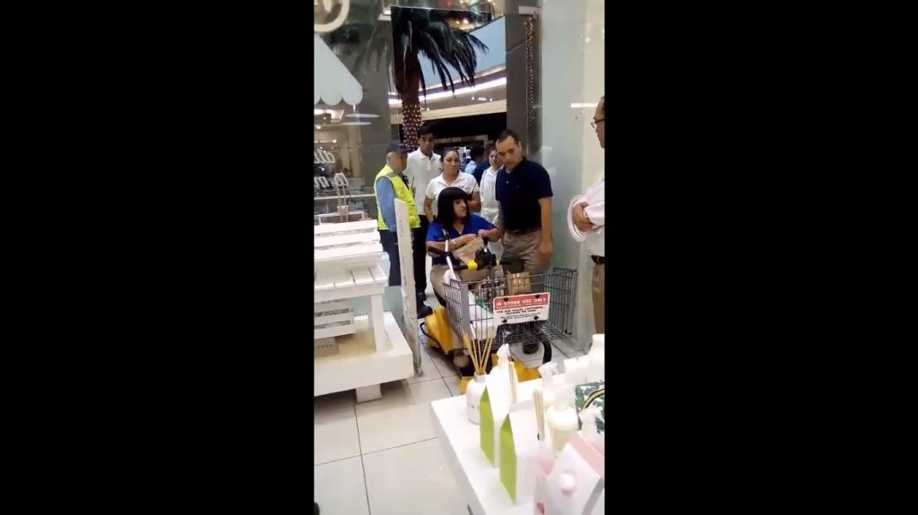 “Venezolana loca, te vas a ir de este país”: Registran nueva agresión a vendedora en centro comercial