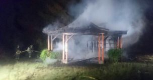 Una capilla fue destruida tras incendio en la ruta que une Panguipulli con Lican Ray