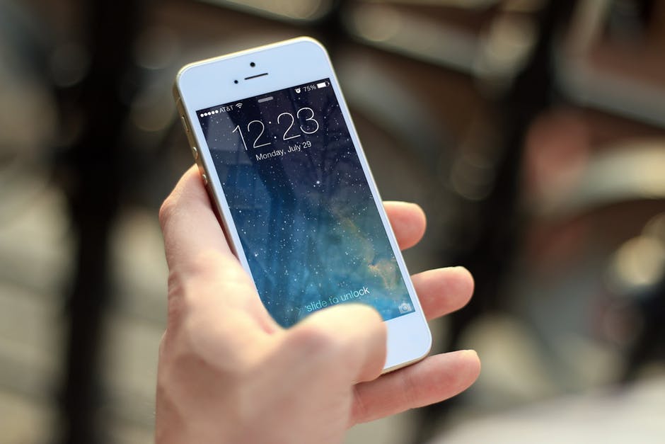 Apple, interrogada por agencias de EEUU sobre enlentecimiento de iPhones