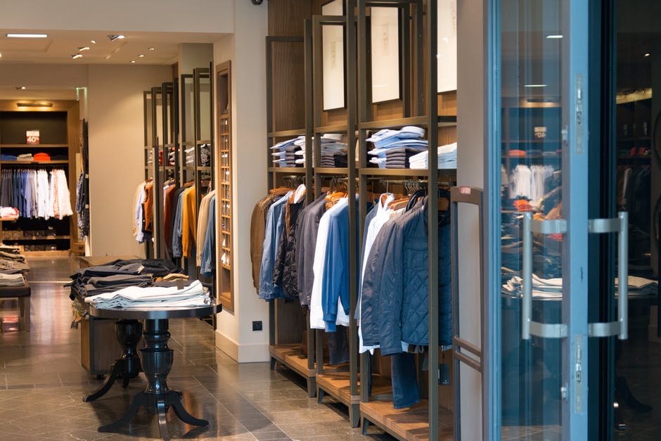 Perry Ellis entregó su versión por vendedora insultada por una clienta