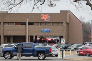 Dos muertos en tiroteo en escuela secundaria de Kentucky
