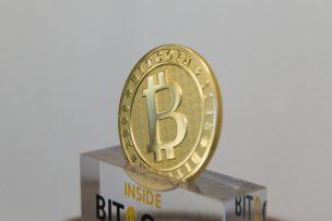 El bitcoin sigue en picada situándose por debajo de los 6.400 dólares