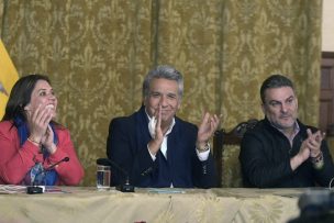 Ecuatorianos suprimen reelección indefinida y cierran el paso a Correa