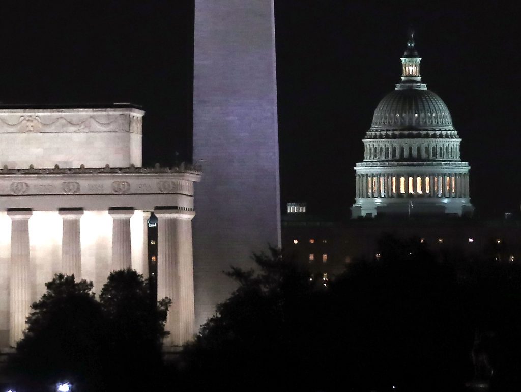 Congreso de EEUU aprueba presupuesto para poner fin a crisis fiscal