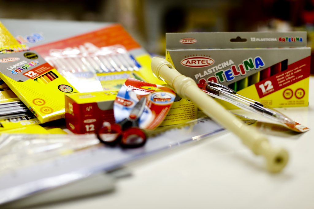 Sernac detecta diferencias de hasta 114% en créditos para gastos escolares